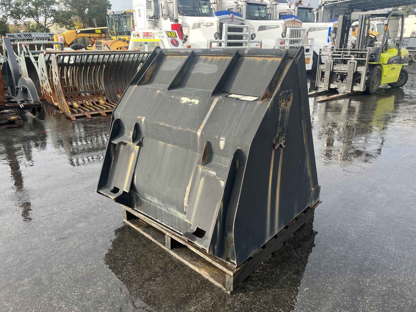 1370mm Wide Kibble BucketCAT 908 atlasheavyengineering AU